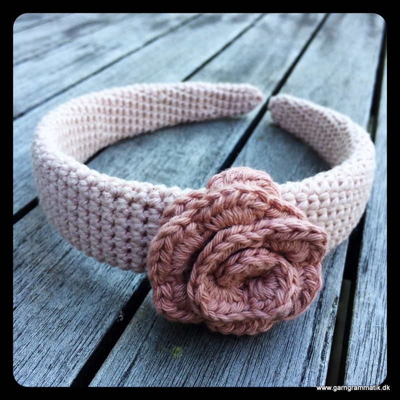 Hårbøjle med blomst