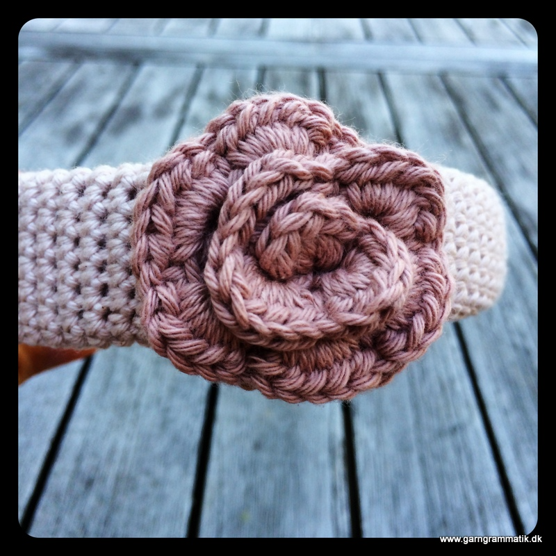 Hårbøjle med blomst