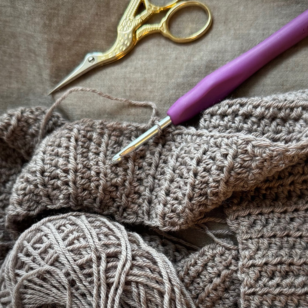 Vera Scarf – lille hæklet tørklæde