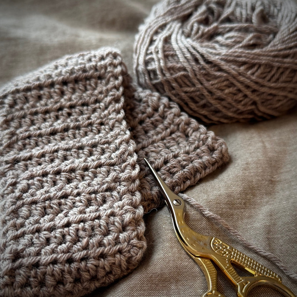 Vera Scarf – lille hæklet tørklæde