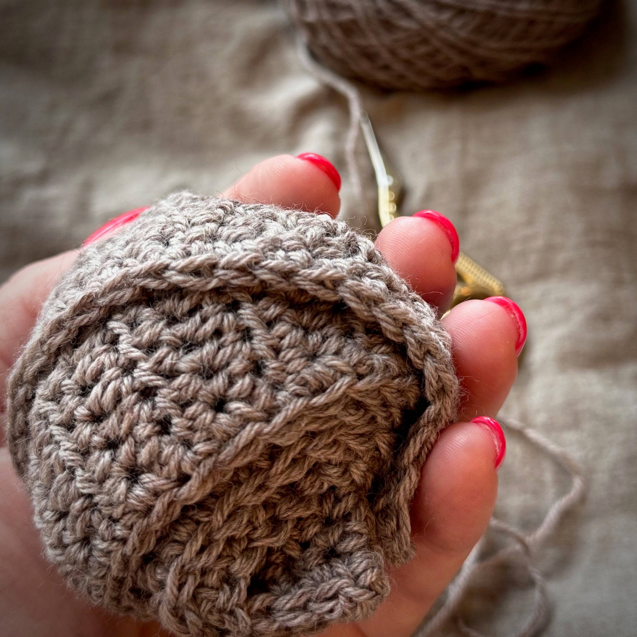 Vera Scarf – lille hæklet tørklæde