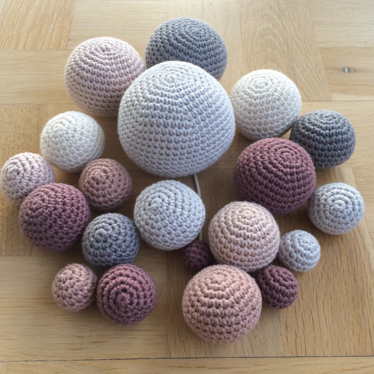 Kugleuro med spilleboks