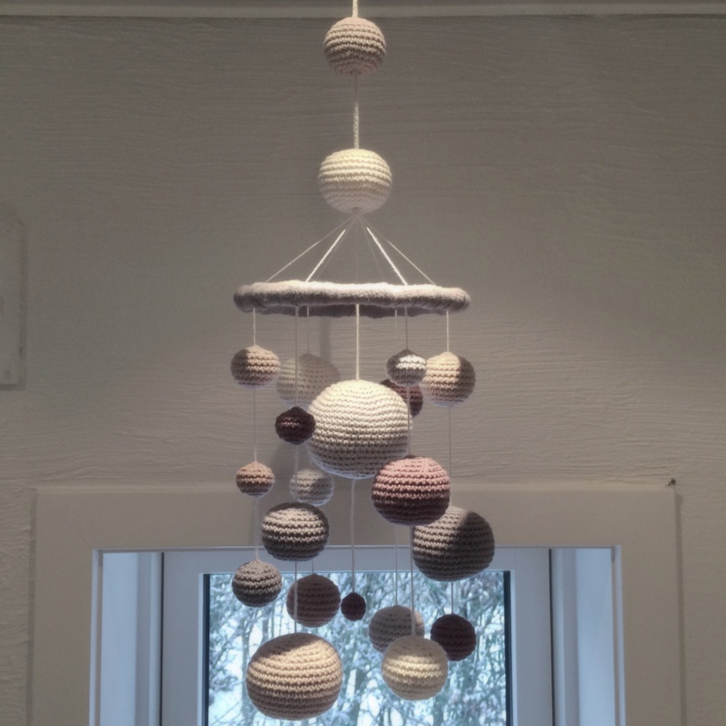 Kugleuro med spilleboks