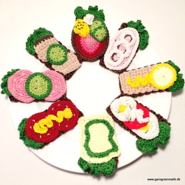 Rugbrødsmadder - hæklet legemad